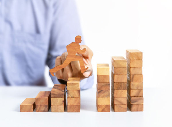 企業(yè)戰(zhàn)略規(guī)劃的步驟是什么？如何落地實施？