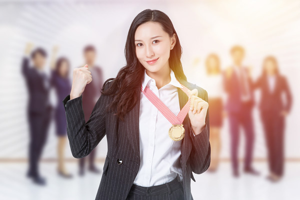 績效考核：評估員工成果，為晉升和獎懲提供依據(jù)