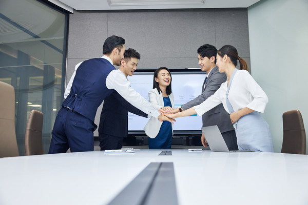 如何通過人力資源管理計劃支持年度經(jīng)營計劃？