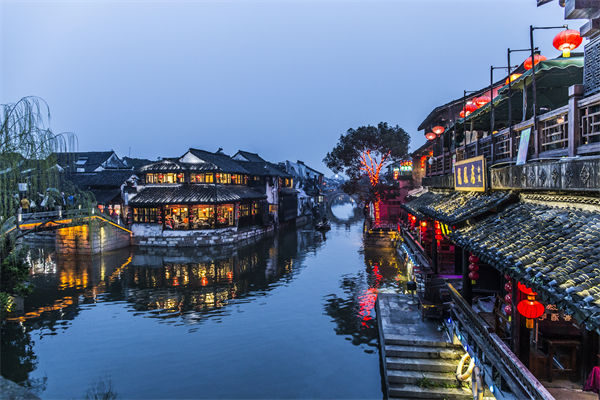 戰(zhàn)略規(guī)劃分析：村民不滿古鎮(zhèn)收門票，指引游客逃票